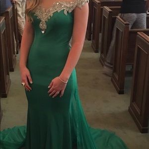 Beautiful Green Prive’ Prom Dress